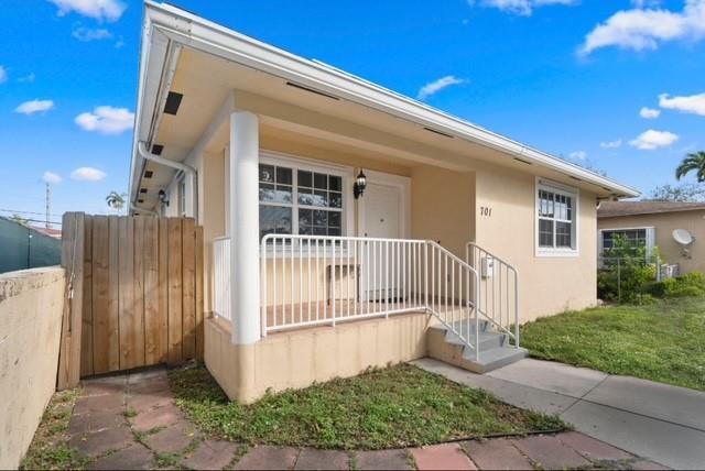 1 of 25 - 701 Ne 6th St, Hallandale, FL