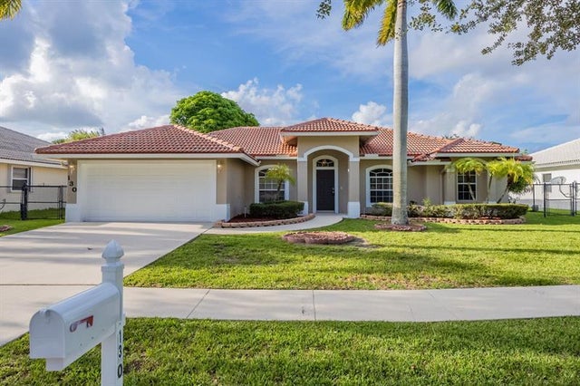 1 of 40 - 130 Pepper Tree Cres, Royal Palm Beach, FL