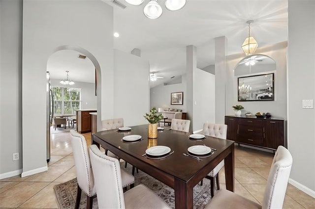 2 of 40 - 130 Pepper Tree Cres, Royal Palm Beach, FL