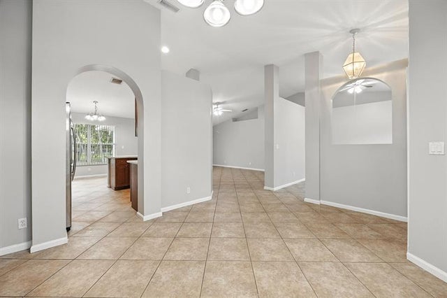 3 of 40 - 130 Pepper Tree Cres, Royal Palm Beach, FL