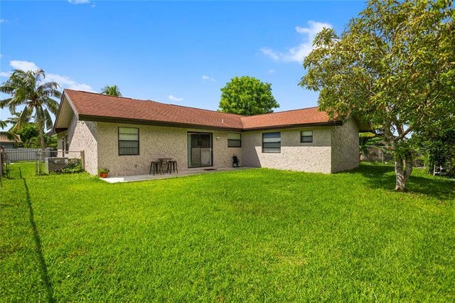 4 of 23 - 8211 Sw 13th Ct, North Lauderdale, FL