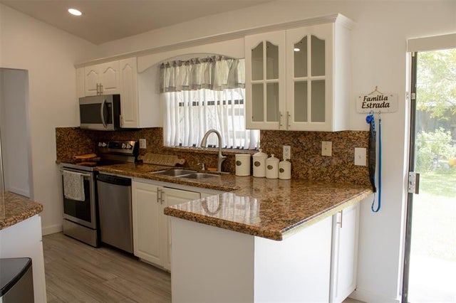 5 of 23 - 8211 Sw 13th Ct, North Lauderdale, FL