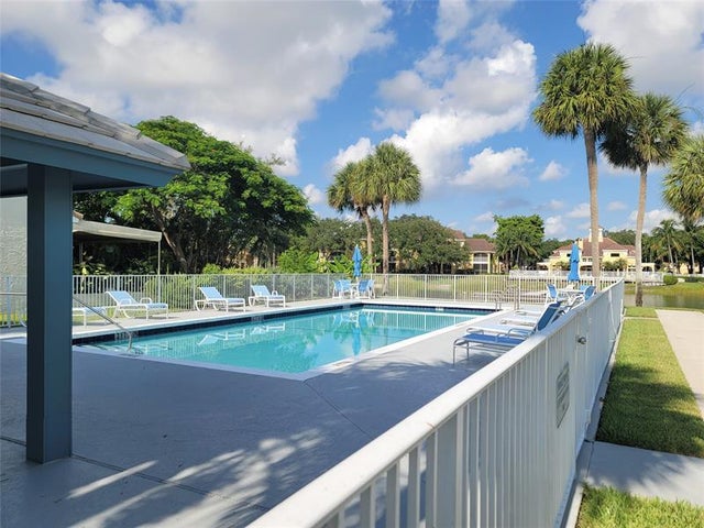 2 of 38 - 3264 Nw 22nd Avenue, Oakland Park, FL