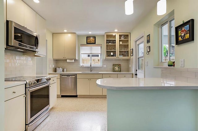 3 of 39 - 846 Ne 34th St, Oakland Park, FL