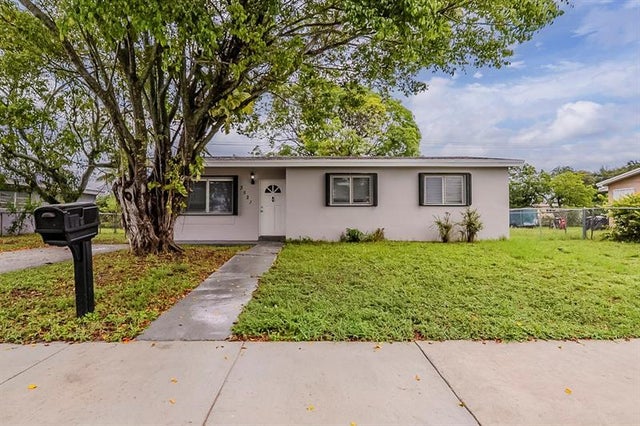 1 of 31 - 3521 Nw 208th Ter, Miami Gardens, FL