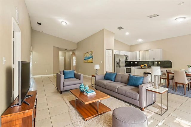 5 of 38 - 20810 Sw 86th Pl, Cutler Bay, FL