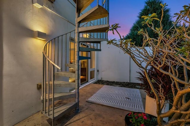 4 of 73 - 2425 Ne 26th Ave, Fort Lauderdale, FL