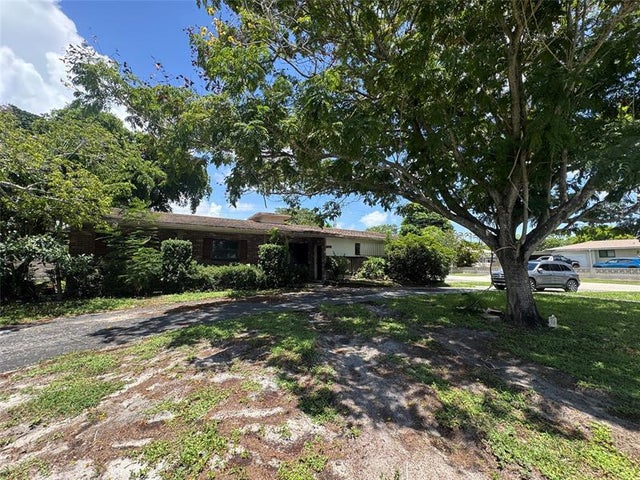 2 of 6 - 4801 Tyler St, Hollywood, FL