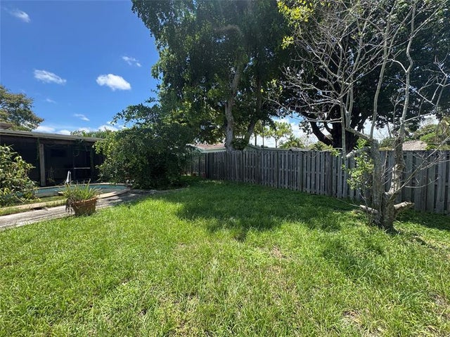 4 of 6 - 4801 Tyler St, Hollywood, FL