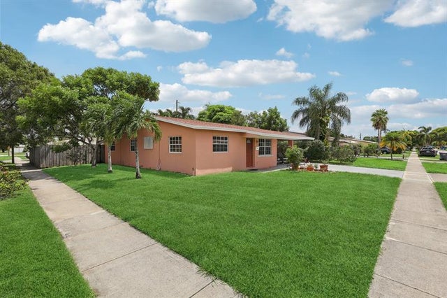 4 of 42 - 7591 Polk St, Hollywood, FL