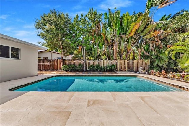 3 of 43 - 4687 Ne 18th Ave, Oakland Park, FL