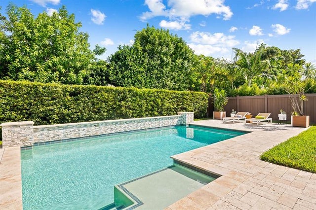 1 of 38 - 717 Ne 22nd Dr, Wilton Manors, FL