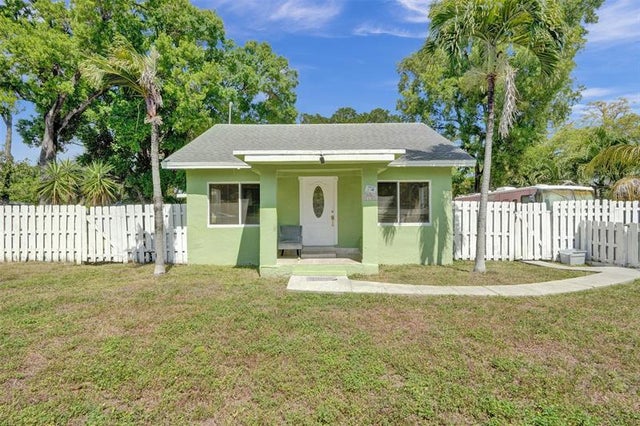 1 of 35 - 1431 Sw 27th Ct, Fort Lauderdale, FL