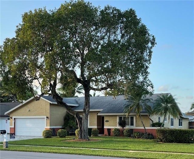 1 of 10 - 8581 Sw 27th Pl, Davie, FL