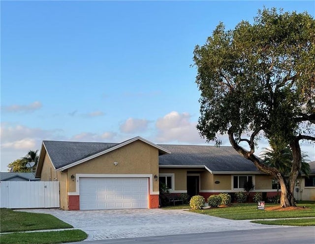 2 of 10 - 8581 Sw 27th Pl, Davie, FL