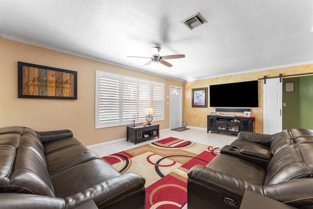 4 of 37 - 6251 Nw 15th St, Margate, FL