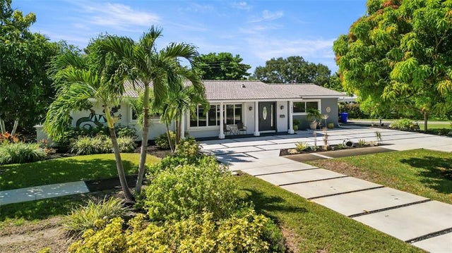 2 of 40 - 1600 Yale Dr, Hollywood, FL