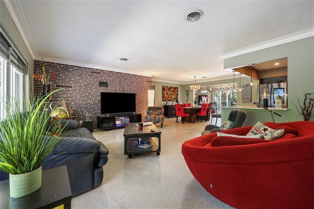 4 of 40 - 1600 Yale Dr, Hollywood, FL