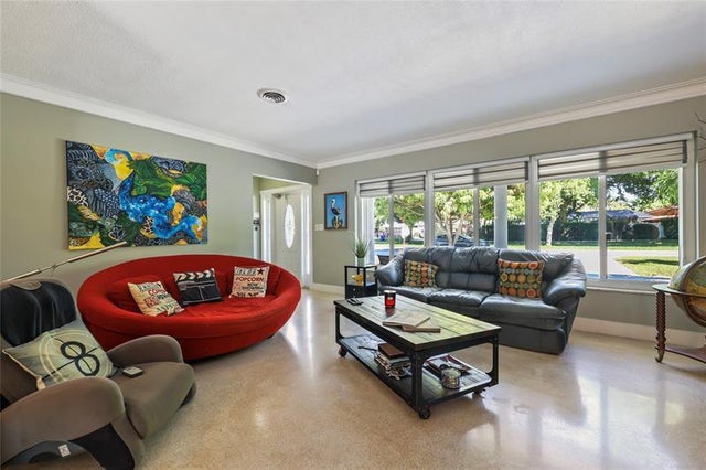5 of 40 - 1600 Yale Dr, Hollywood, FL