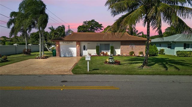 2 of 33 - 6901 Nw 95th Ter, Tamarac, FL
