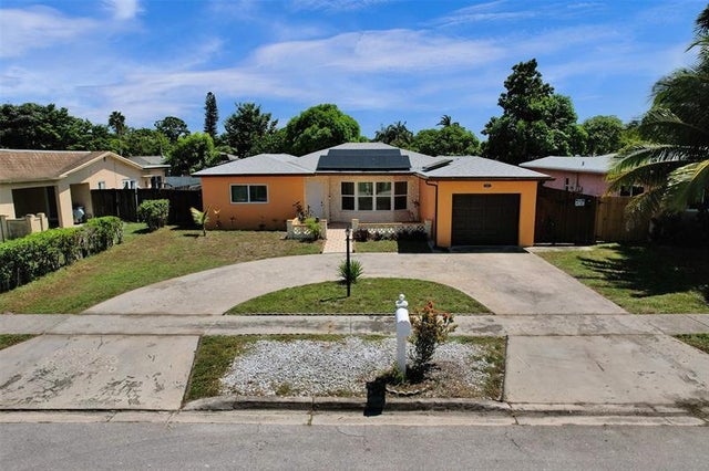 2 of 40 - 5335 Sw 8th Ct, Margate, FL