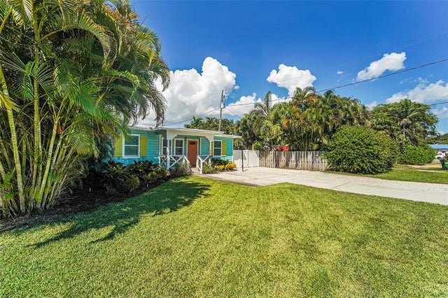 1 of 36 - 810 Ne 14th Court, Fort Lauderdale, FL