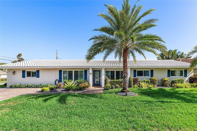 1 of 52 - 865 Ne 5th St, Deerfield Beach, FL