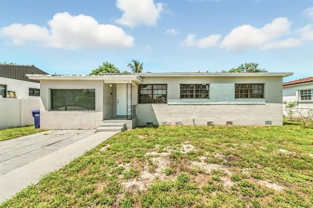 2 of 37 - 1985 Ne 177th St, North Miami Beach, FL
