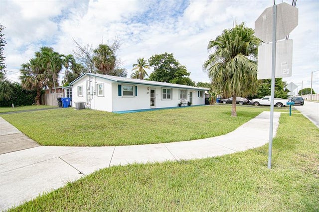 6872 Sw 15th St, Pompano Beach