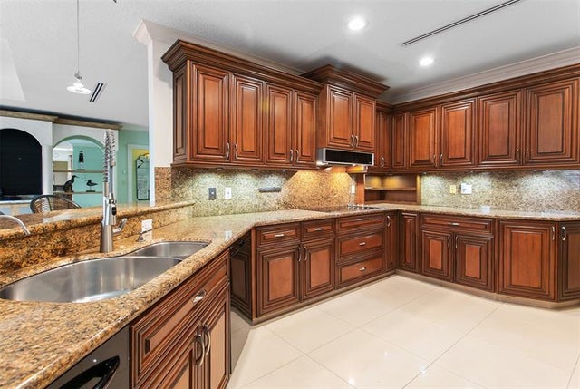 4 of 49 - 2365 Ne 28th St, Lighthouse Point, FL
