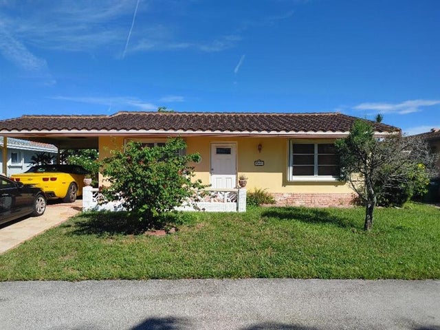 1 of 16 - 5004 Nw 49th Rd, Tamarac, FL