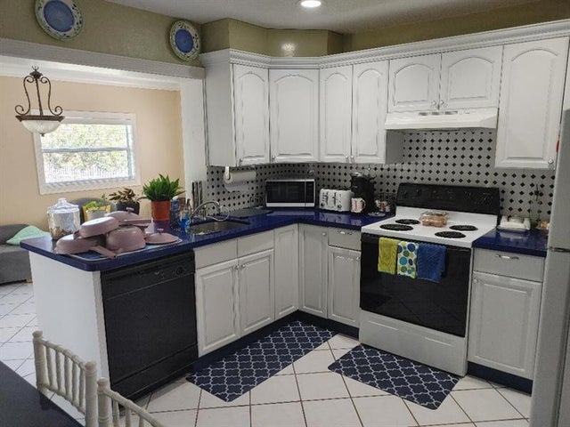 4 of 16 - 5004 Nw 49th Rd, Tamarac, FL