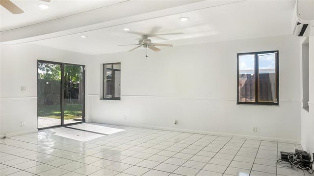 4 of 47 - 6950 Sw 9th Pl, North Lauderdale, FL