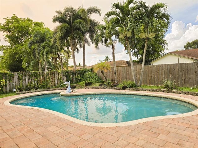 4 of 19 - 9091 Nw 11th Ct, Plantation, FL
