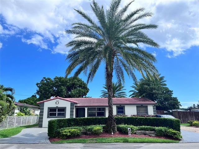 1 of 14 - 1425 S 25th Ave, Hollywood, FL