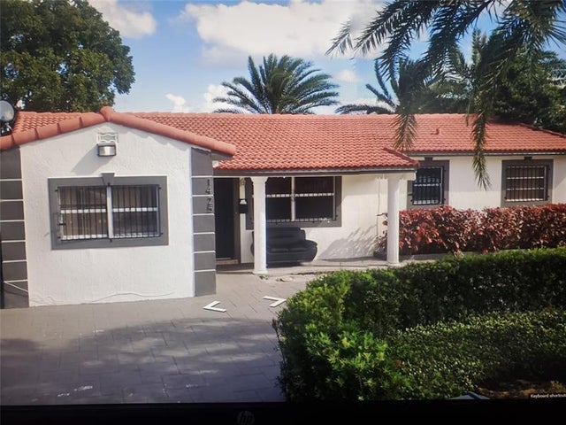 2 of 14 - 1425 S 25th Ave, Hollywood, FL