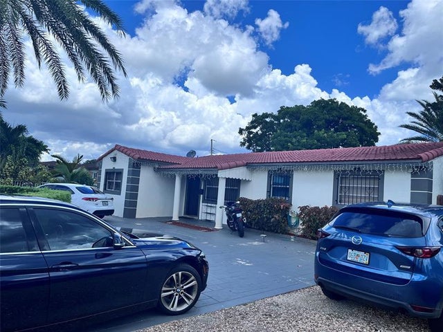 3 of 14 - 1425 S 25th Ave, Hollywood, FL
