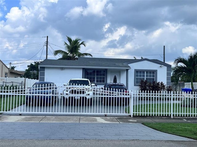 1 of 17 - 2503 Wiley St, Hollywood, FL