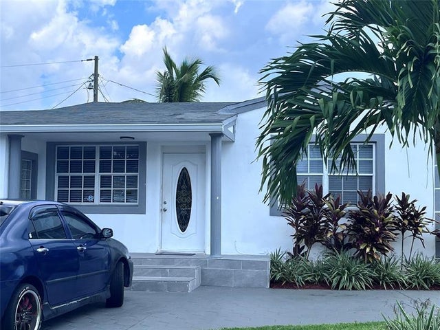 4 of 17 - 2503 Wiley St, Hollywood, FL