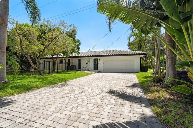 4 of 55 - 5570 Ne 26 Ave, Fort Lauderdale, FL