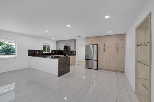 3 of 15 - 121 Se 8th St, Pompano Beach, FL