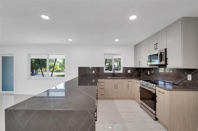 4 of 15 - 121 Se 8th St, Pompano Beach, FL