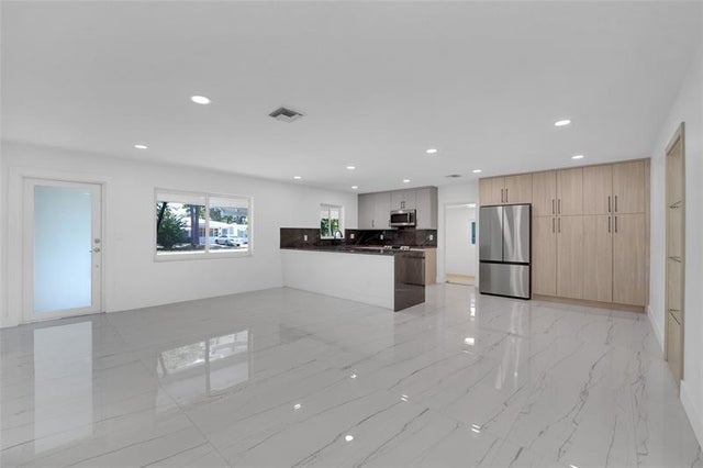 5 of 15 - 121 Se 8th St, Pompano Beach, FL