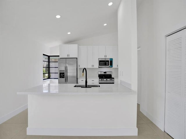 3 of 29 - 200 Se 7th St, Dania, FL