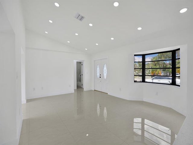 5 of 29 - 200 Se 7th St, Dania, FL