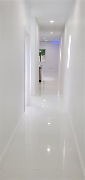 4 of 21 - 431 Nw 7th Ter, Fort Lauderdale, FL