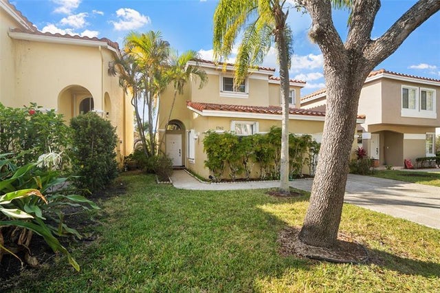 3 of 25 - 1762 E Trafalgar Cir, Hollywood, FL