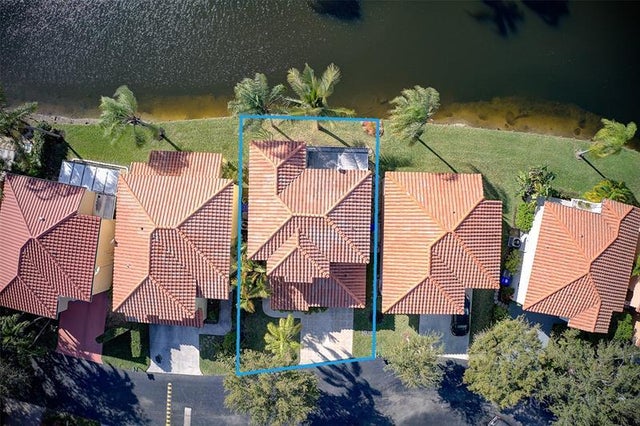 4 of 25 - 1762 E Trafalgar Cir, Hollywood, FL