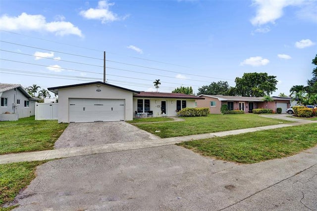 1 of 41 - 3991 N 41st Ct, Hollywood, FL