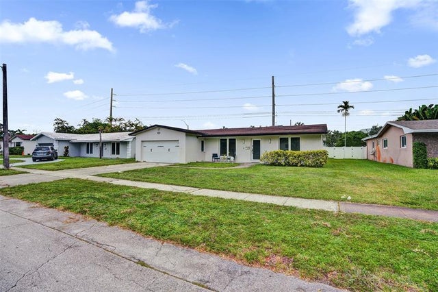 3 of 41 - 3991 N 41st Ct, Hollywood, FL
